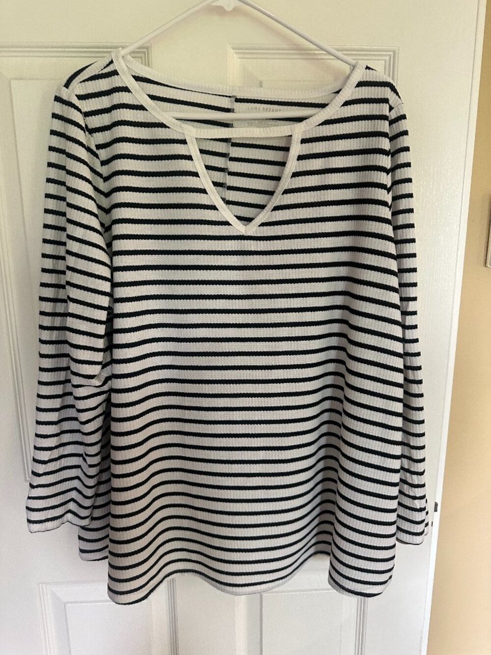 Lane Bryant 18/20 Black White Striped Cutout V Neck Waffle Knit Top